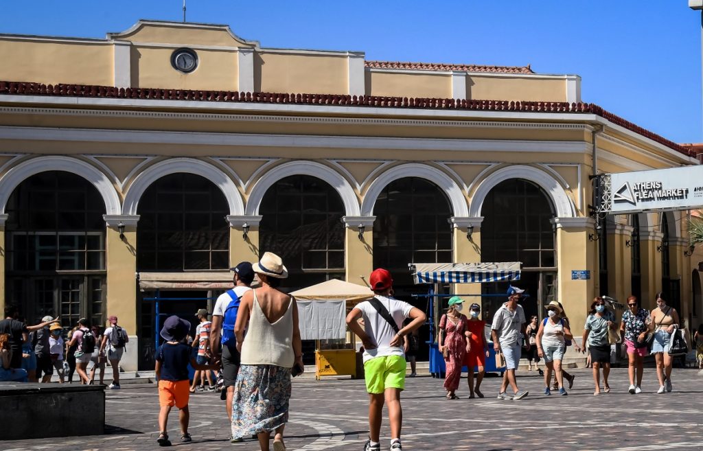 Με στόχο τους ανεμβολίαστους πολίτες η κυβέρνηση ανακοινώνει νέα μέτρα στις 12 το μεσημέρι