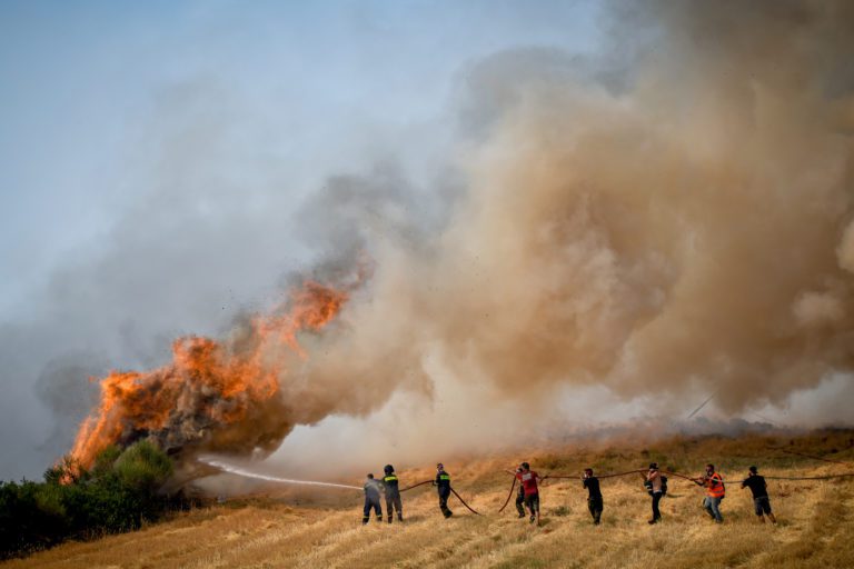 Βελτιωμένη εικόνα της φωτιάς στη Βοιωτία