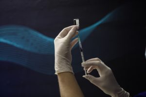 Μόσιαλος: Χρειαζόμαστε καλύτερα εμβόλια κατά του κορονοϊού- Τα δεδομένα άλλαξαν