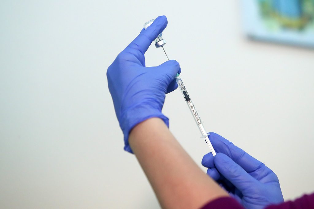 Κορονοϊός: Έκτακτη ενημέρωση για τους εμβολιασμούς το απόγευμα