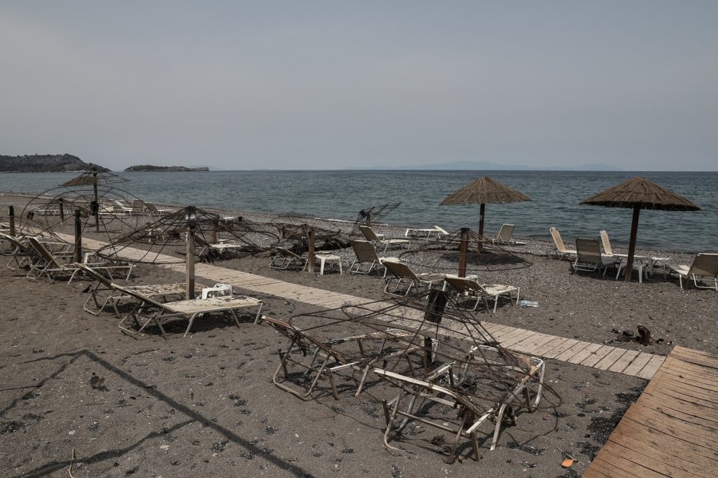 Εύβοια: Αναζωπυρώσεις, βροχή και φόβος για πλημμύρες