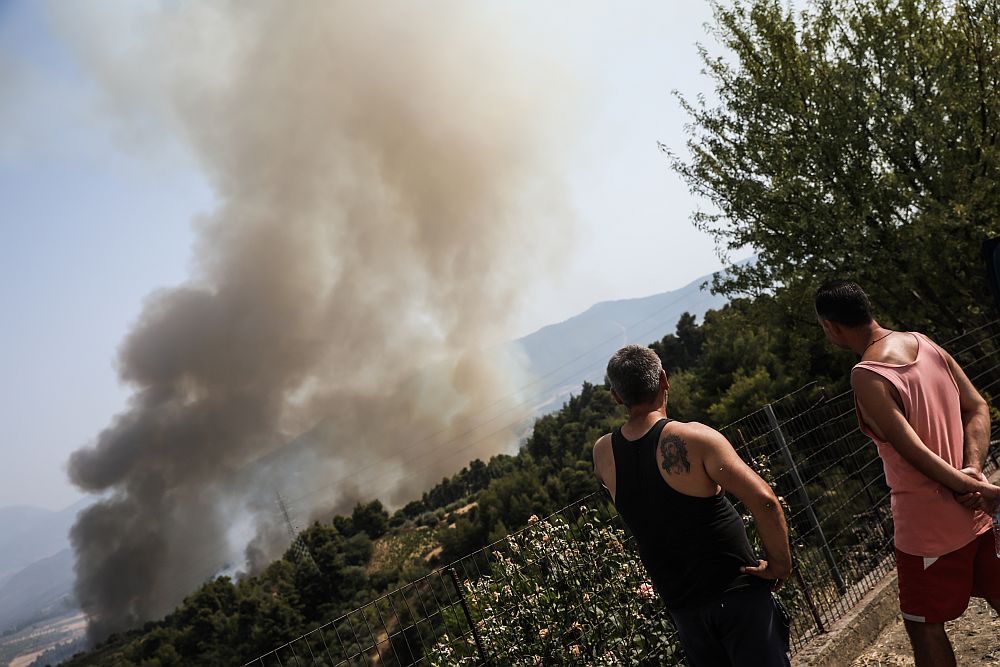 Φωτιά στην Εύβοια – Κάτοικοι κατά του περιφερειάρχη Σπανού: «Καήκαμε ρε, πάρε τηλέφωνο τον Μητσοτάκη»  (Video)