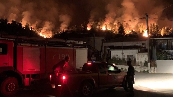 Πύρινος εφιάλτης στην Εύβοια: Παραδοχή Χαρδαλιά ότι δεν ελέγχεται το βόρειο μέτωπο της φωτιάς – Συνεχής ενημέρωση