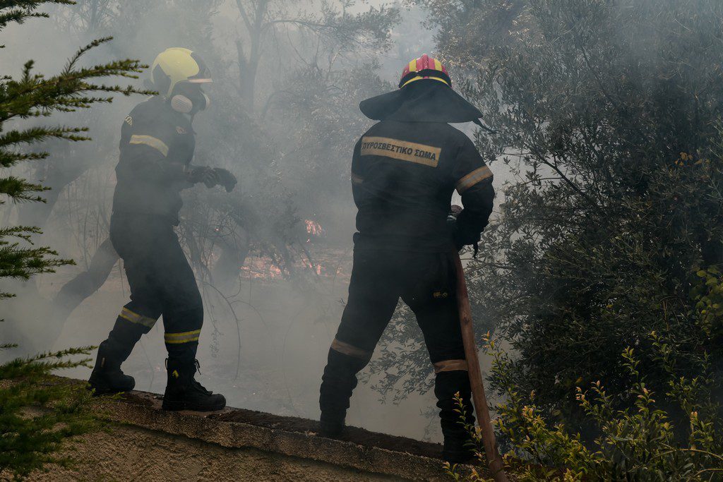 Νέα φωτιά στο Σούνιο – Διεκόπη η κυκλοφορία στην Αθηνών-Σουνίου