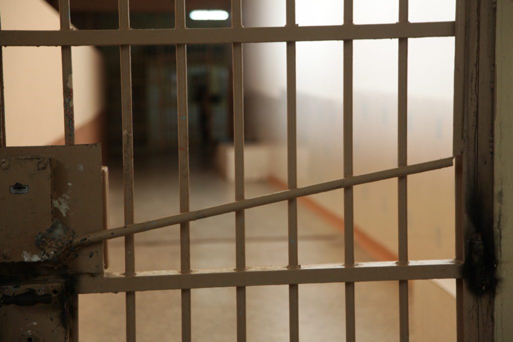 Κρήτη: Στη φυλακή ο γιος που κυνηγούσε με μαχαίρι τους γονείς του