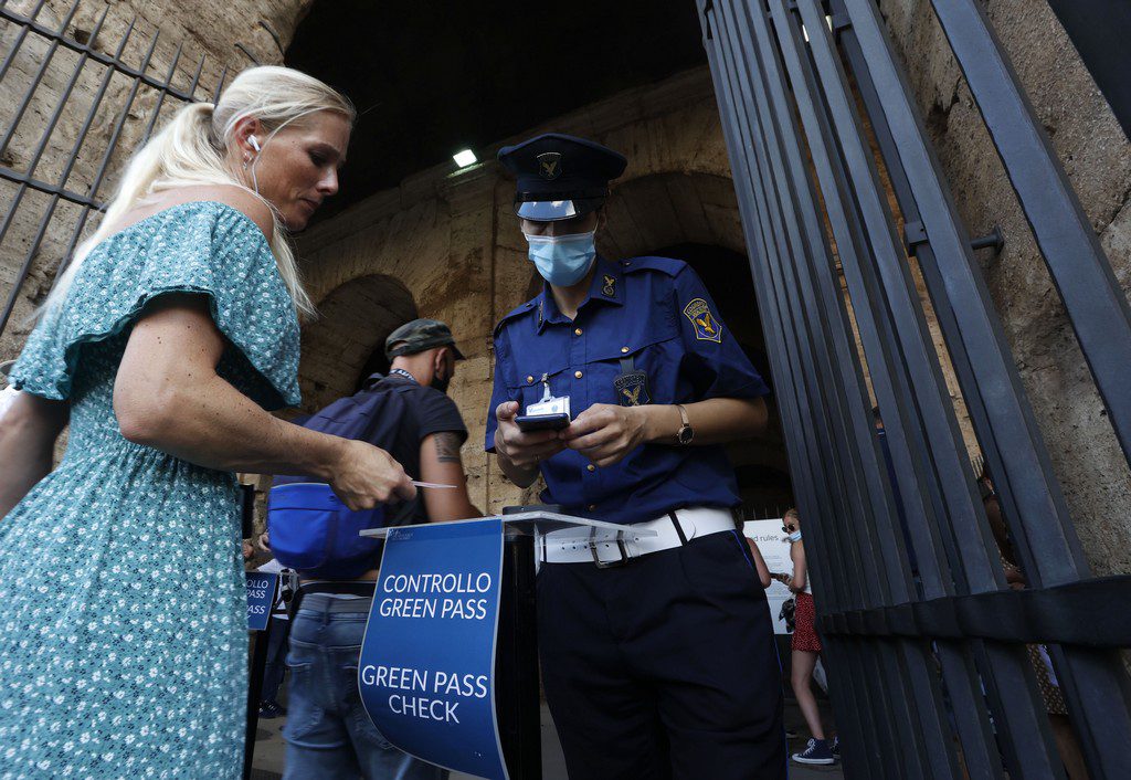 Ιταλία: Υποχρεωτικό από Τετάρτη το «πιστοποιητικό εμβολιασμού» σε τρένα, αεροπλάνα, σχολεία, πανεπιστήμια