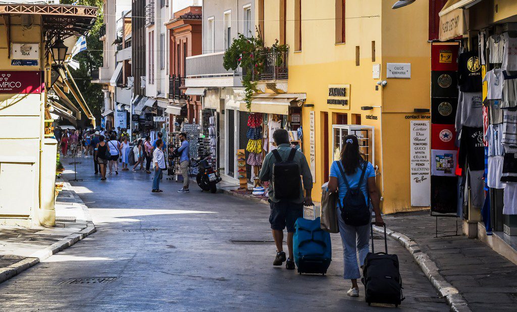 Σε κλοιό πανδημίας η χώρα με 2.343 νέα κρούσματα – 338 διασωληνωμένους – 19 θανάτους