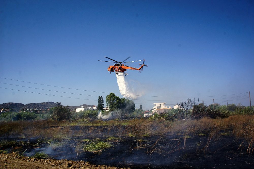 Μεγάλες φωτιές σε Αγρίνιο, Ρόδο και Σουφλί- Εκκένωση οικισμών (Videos)