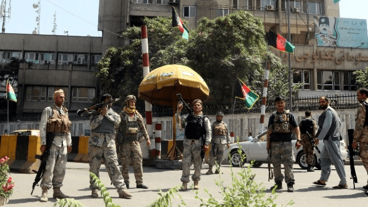 Αφγανιστάν: Οι Ταλιμπάν στα πρόθυρα της εξουσίας – Στο Τατζικιστάν κατέφυγε ο πρόεδρος Γάνι