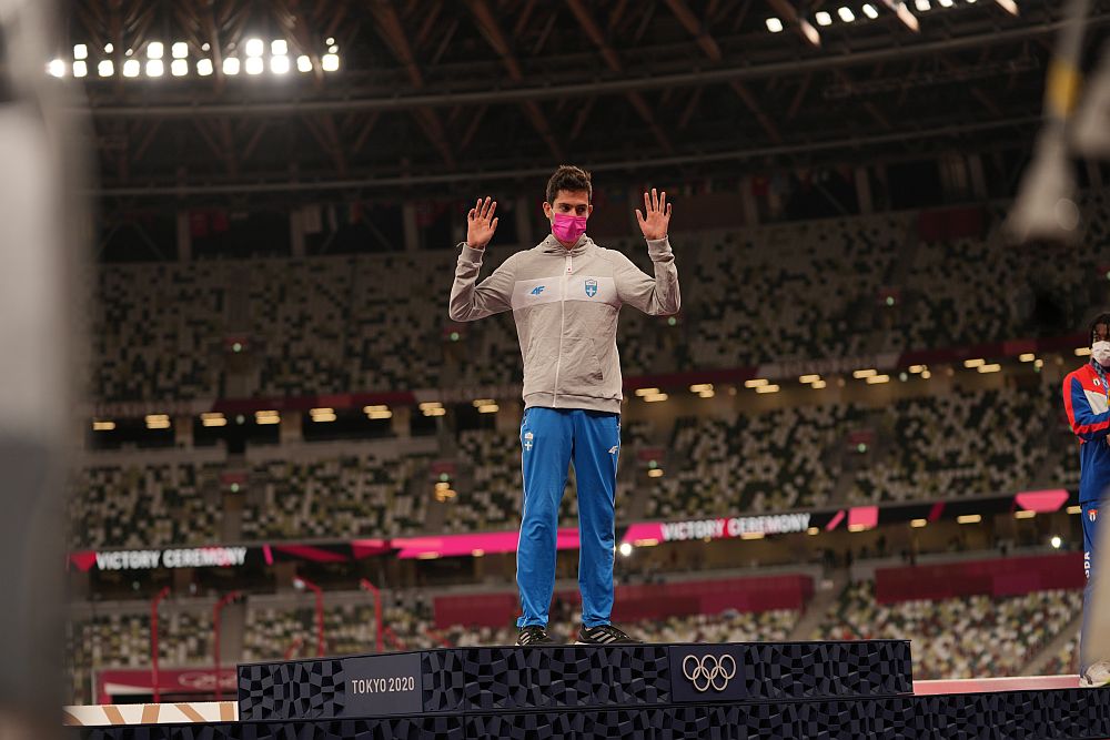 Ολυμπιακοί Αγώνες – Μίλτος Τεντόγλου: Ο ισχυρός συμβολισμός πίσω από τη ροζ μάσκα