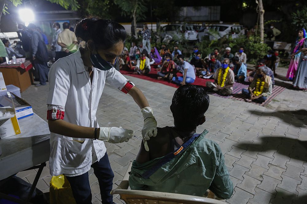 Ινδία: Τα κρούσματα κορονοϊού ξεπέρασαν τα 32 εκατομμύρια και οι θάνατοι πλησιάζουν τους 430.000