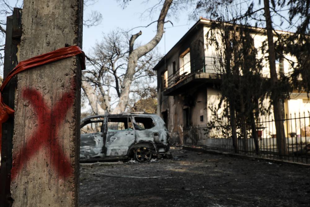 Φωτιές: Οι αυτοψίες έδειξαν 330 κτίρια επικίνδυνα για χρήση