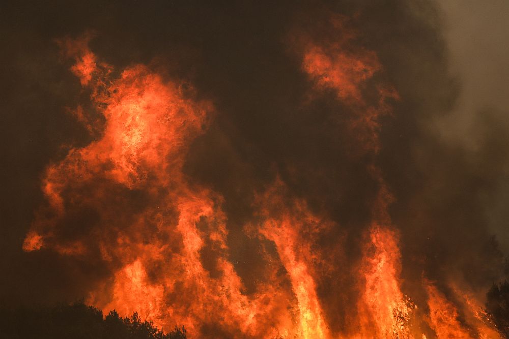 Φωτιά στη Βαρυμπόμπη: Καθυστερημένη ενημέρωση καταγγέλλουν οι κάτοικοι στους Θρακομακεδόνες