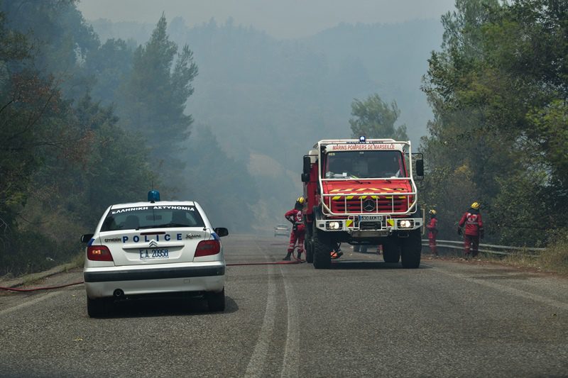 Μικρές αναζωπυρώσεις στις φωτιές σε Γορτυνία, Αρχαία Ολυμπία και Ανατολική Μάνη