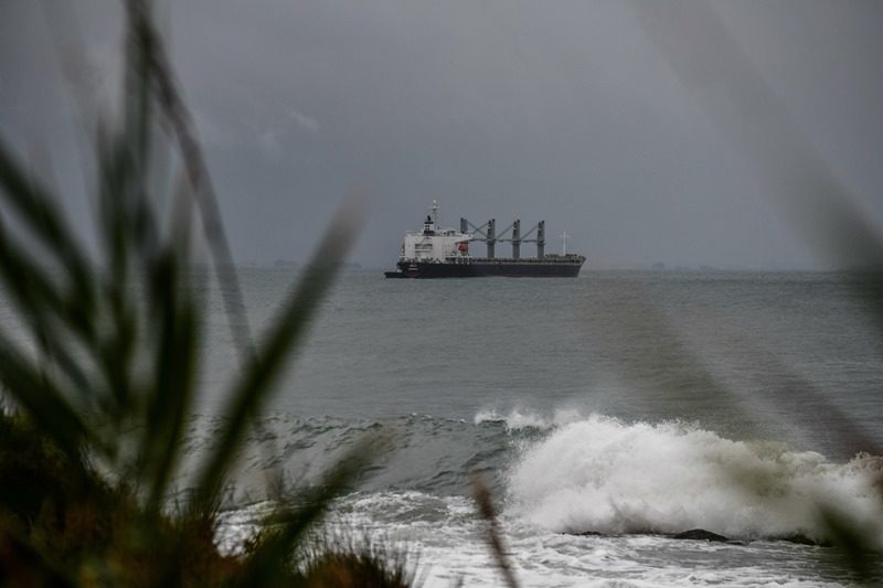 Τουρκικό φορτηγό πλοίο προσάραξε σε αμμώδη αβαθή στο Μαντούδι