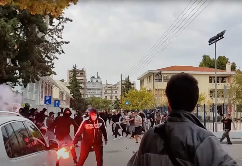 Θεσσαλονίκη: Οργανωμένη η επίθεση έξω από το σχολείο – Γνωστοί ακροδεξιοί μαθητές, δηλώνει καθηγήτρια