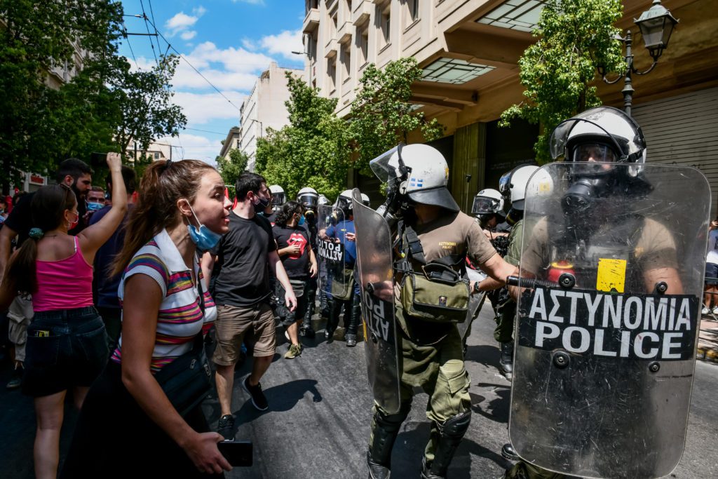 Ένταση και χημικά στο πανεκπαιδευτικό συλλαλητήριο στο κέντρο της Αθήνας