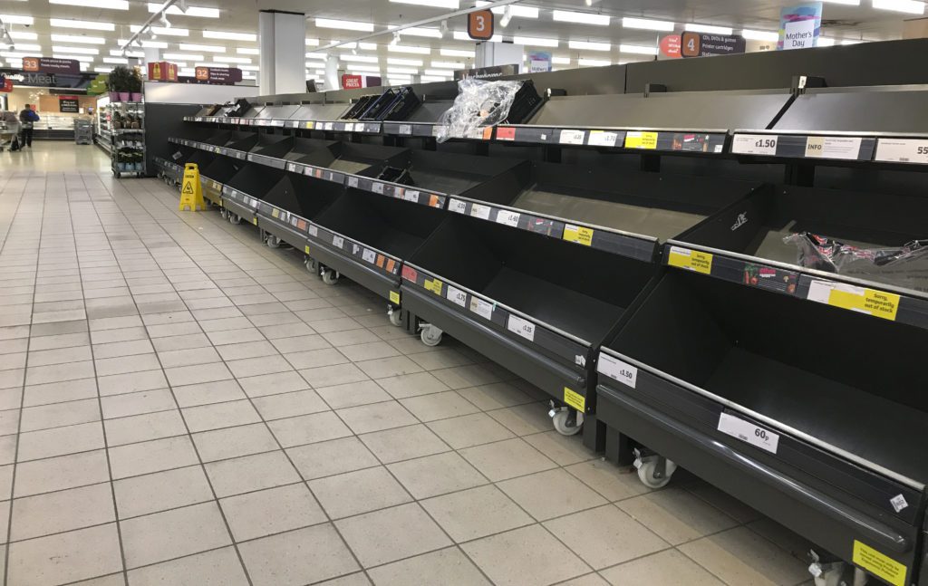Βρετανία: Άδεια τα ράφια των σουπερμάρκετ -Σοβαρές ελλείψεις προϊόντων μέχρι και τις γιορτές φοβούνται οι επιχειρηματίες