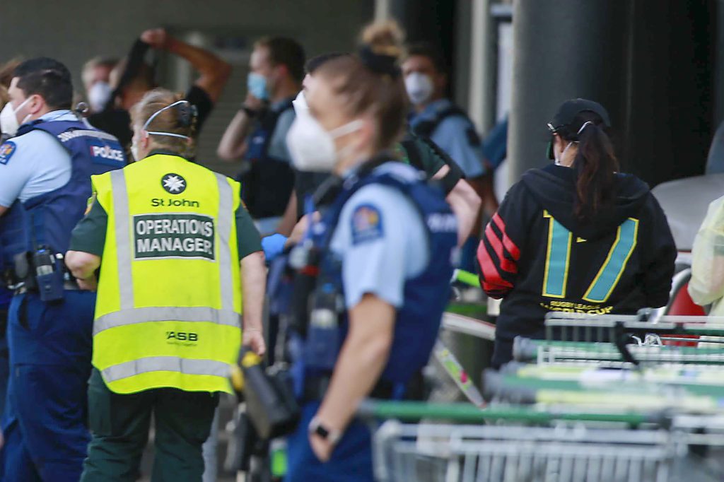 Βίντεο – ντοκουμέντο από την στιγμή της τρομοκρατική επίθεσης σε σούπερ μάρκετ στη Νέα Ζηλανδία –  Βίαιος εξτρεμιστής ο δράστης