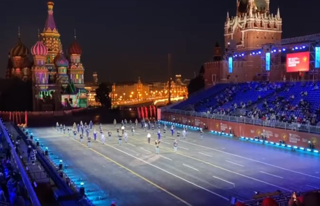 Μόσχα: Μεγαλοπρεπής εκδήλωση για τον Μίκη Θεοδωράκη στην Κόκκινη Πλατεία (Video)