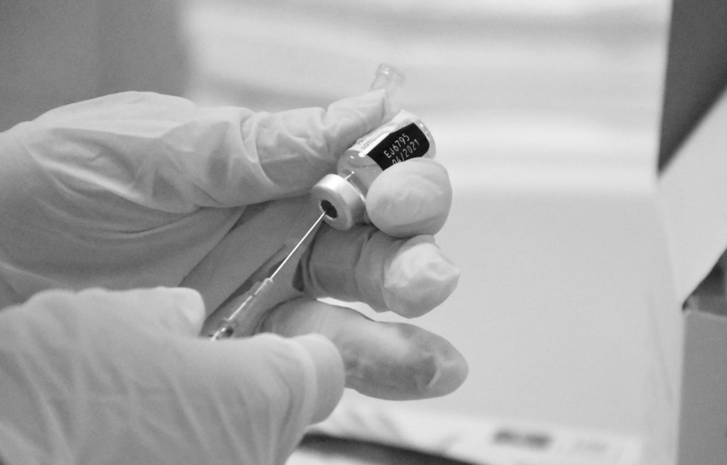 Τι ανακοίνωσε το Πανεπιστήμιο Οξφόρδης για τα εμβόλια και την μετάλλαξη «Όμικρον»