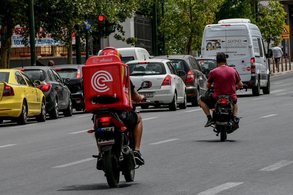 Yπουργείο Εργασίας: Μετά τον σάλο με efood άρχισαν ελέγχους – Τα «μαϊμού» δικαιώματα του νόμου Χατζηδάκη