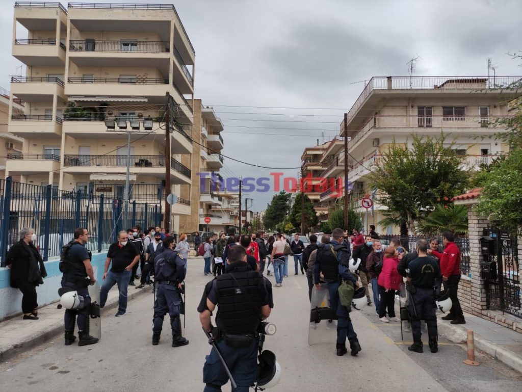 Θεσσαλονίκη: Νέα ένταση περιμετρικά του ΕΠΑΛ- Σε αστυνομικό κλοιό το σχολείο