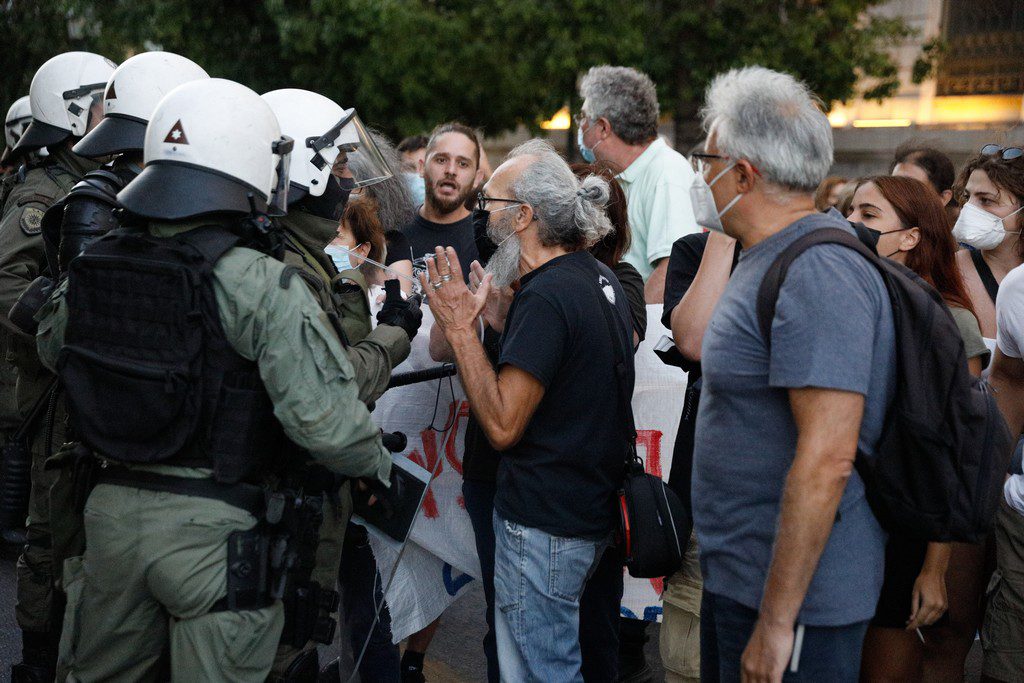 Ξύλο και χημικά από την αστυνομία στη συγκέντρωση των φοιτητών