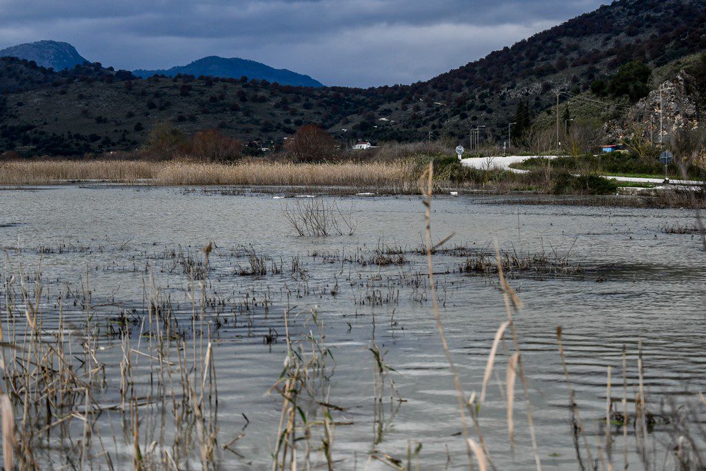 Αυθαίρετα στη λιμνοθάλασσα με τις ευλογίες των αρχών