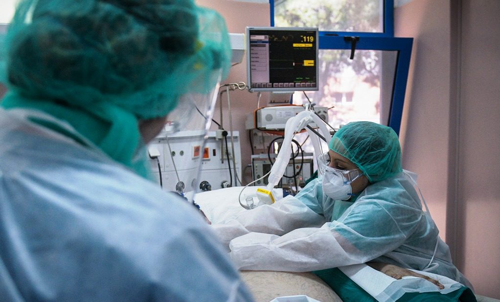 Αποστομωτική απάντηση Καπραβέλου σε Μητσοτάκη : «Εκτός ΜΕΘ ο ασθενής δεν έχει καμία απολύτως τύχη»