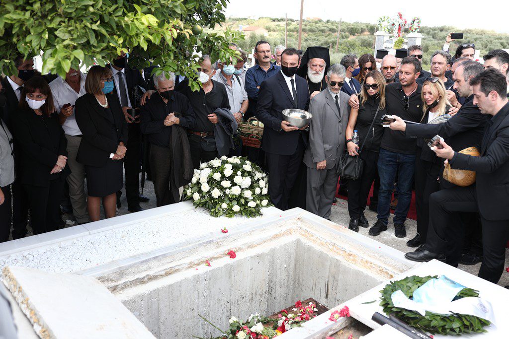 Στην αγκαλιά της κρητικής γης ο κορυφαίος Μίκης Θεοδωράκης  (Video)