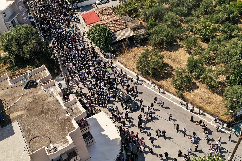 Όλη η Ελλάδα «διεκδικεί» το όνομα του Μίκη Θεοδωράκη