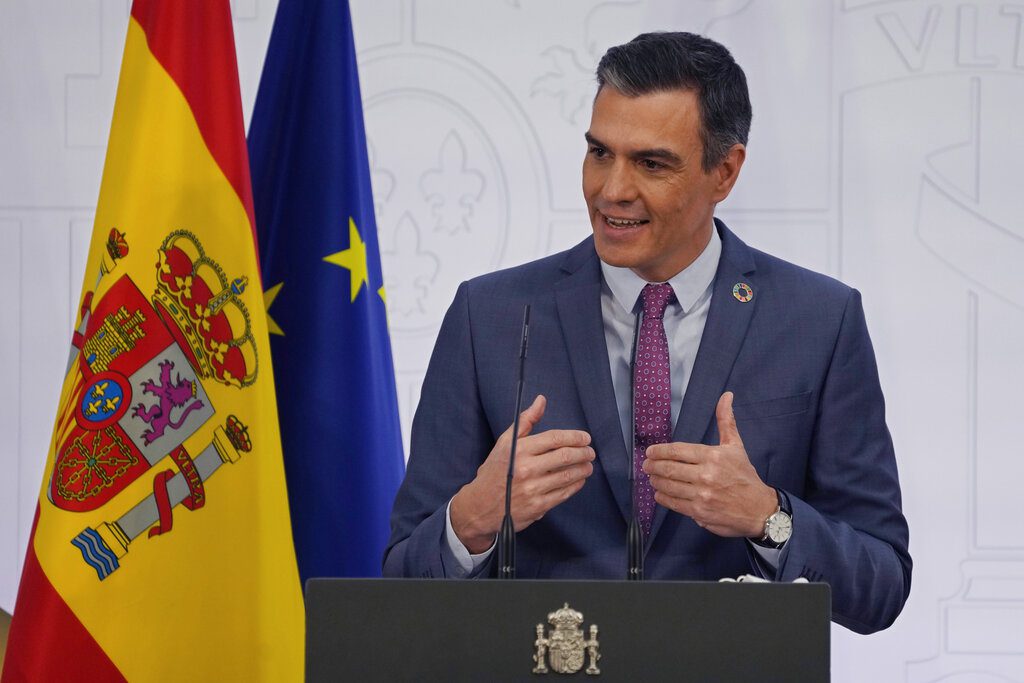 Ισπανία: Φορολόγηση υπερκερδών για τράπεζες και εταιρείες ενέργειας ανακοίνωσε ο Σάντσεθ