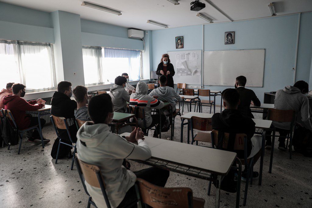 Πρώτη αναστολή καθηκόντων εκπαιδευτικού για «λόγους προστασίας της δημόσιας υγείας»