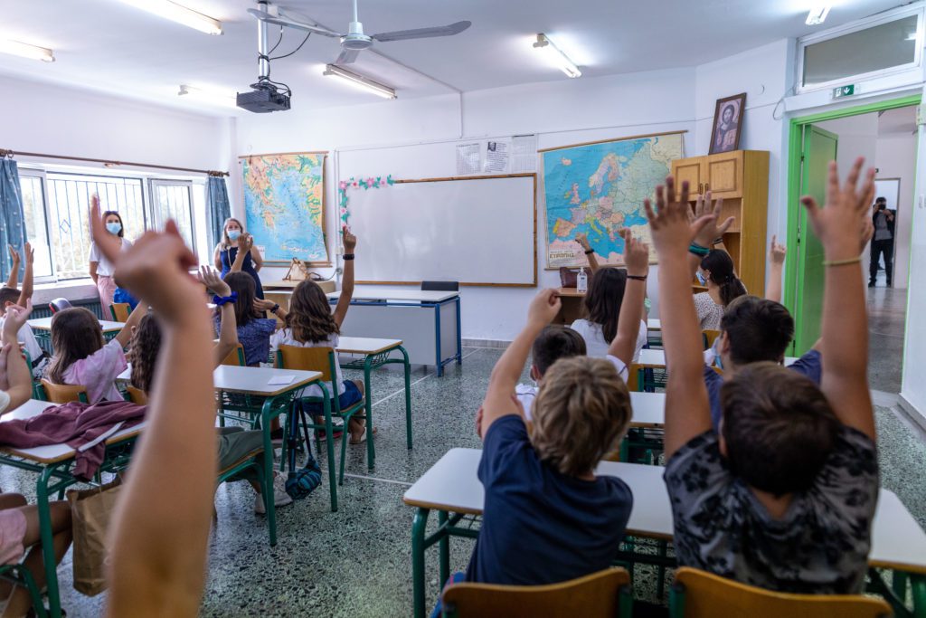 Τι αλλάζει από φέτος στα σχολεία – Αγγλικά στο Νηπιαγωγείο και εργαστήρια δεξιοτήτων