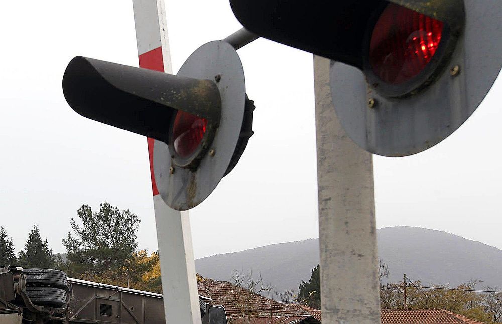 Τρένο συγκρούστηκε με φορτηγό έξω από τη Θεσσαλονίκη