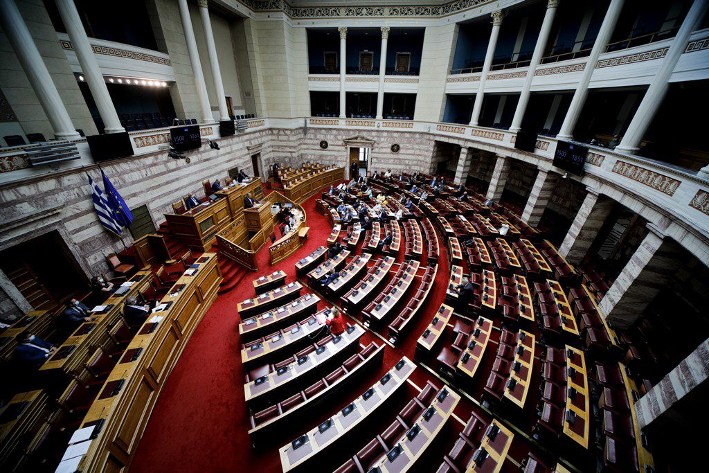 Πέρασε με τις ψήφους της ΝΔ το νέο ασφαλιστικό