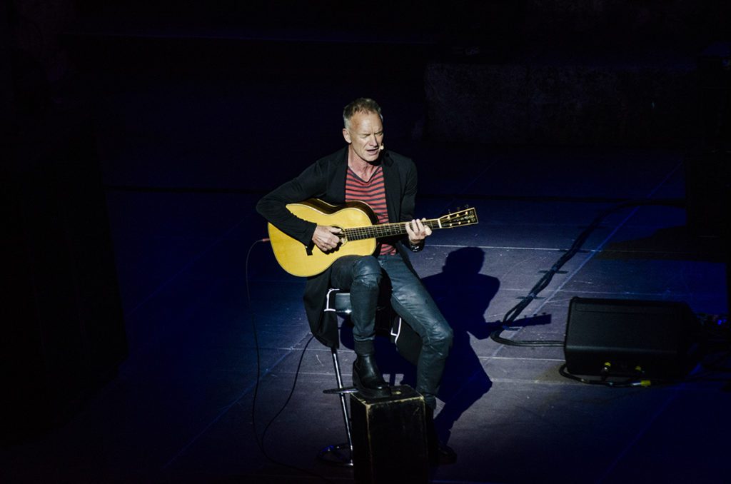 Ο Sting τραγούδησε για το κοινό και το κοινό για τον Sting
