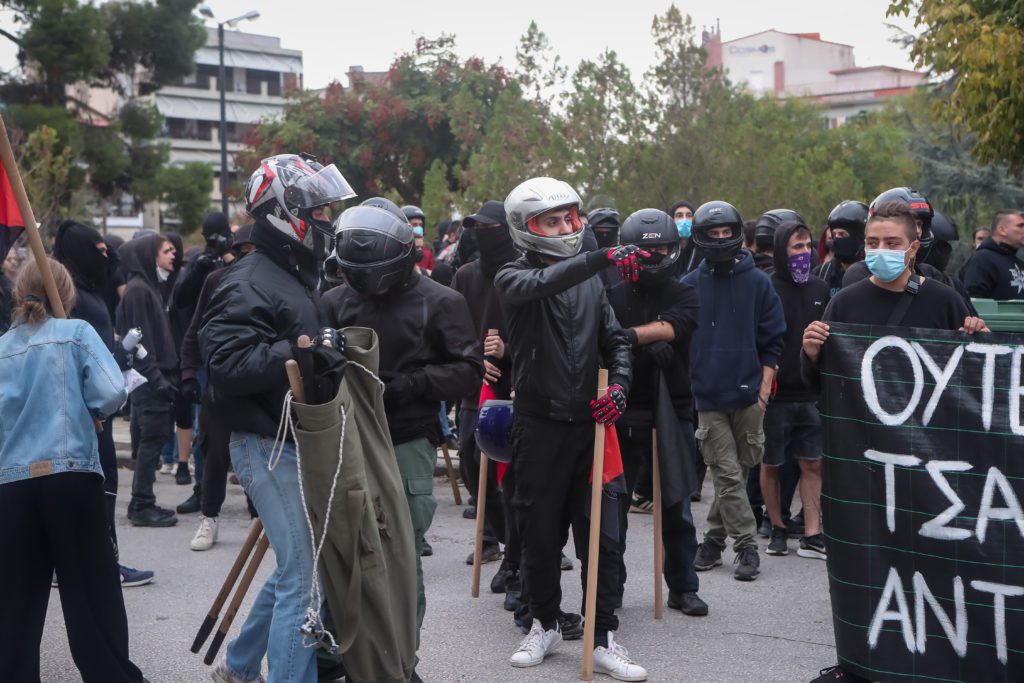 Σταυρούπολη: «Η κόρη μου ξυλοκοπήθηκε άγρια από φασίστες – Κανείς δεν μπορεί να εγγυηθεί ότι θα είναι ασφαλής στο σχολείο»