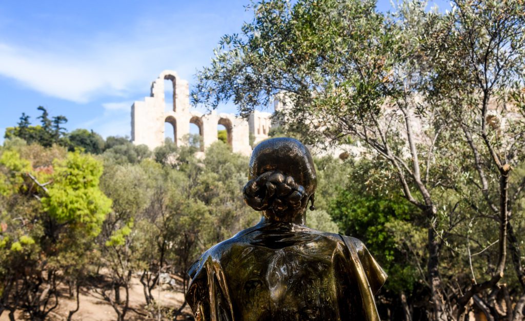 Μάνος Στεφανίδης: «Όποιος έχει την αγαθή ή την πονηρή πρόθεση µπορεί να στήνει γλυπτά οπουδήποτε. Κυρίως ως µνηµεία µε παχυλή άγνοια»