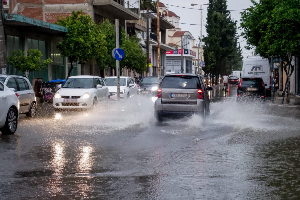 Κακοκαιρία «Μπάλλος»: «Πυρήνες καταιγίδων» προς την Αττική – Πώς θα εξελιχθεί τις επόμενες ώρες – Πότε θα εξασθενήσουν τα φαινόμενα