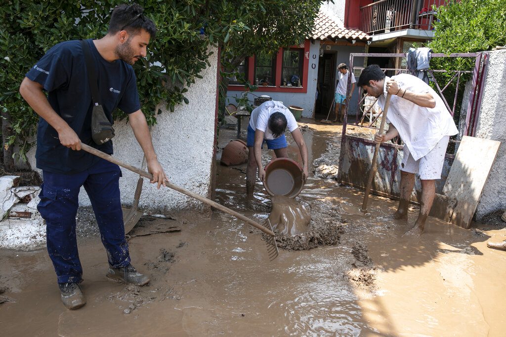 Το Twitter τρολάρει την «ετοιμότητα» της κυβέρνησης για τις πλημμύρες