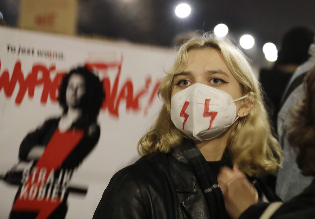 Πολωνία: Πάνω από 30.000 γυναίκες αναζήτησαν τρόπους για παράνομη άμβλωση μέσα σε ένα χρόνο
