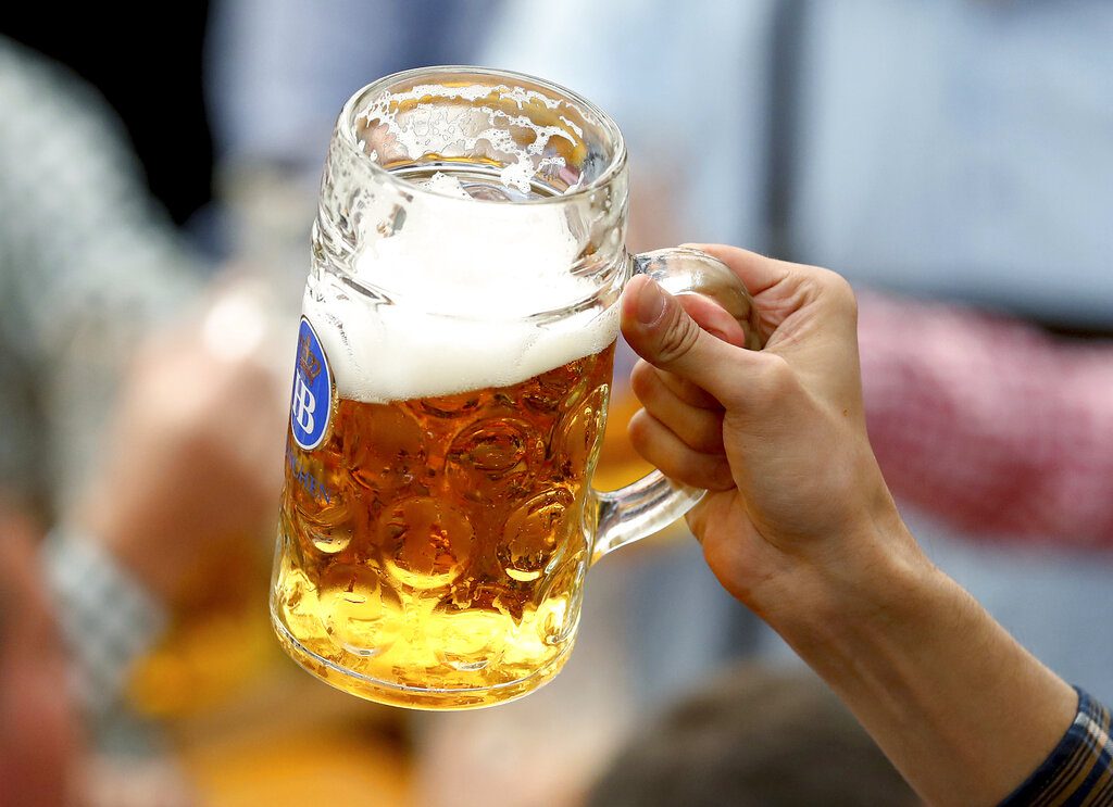 Γερμανία: Οι αυξήσεις παρασύρουν και την τιμή της μπύρας