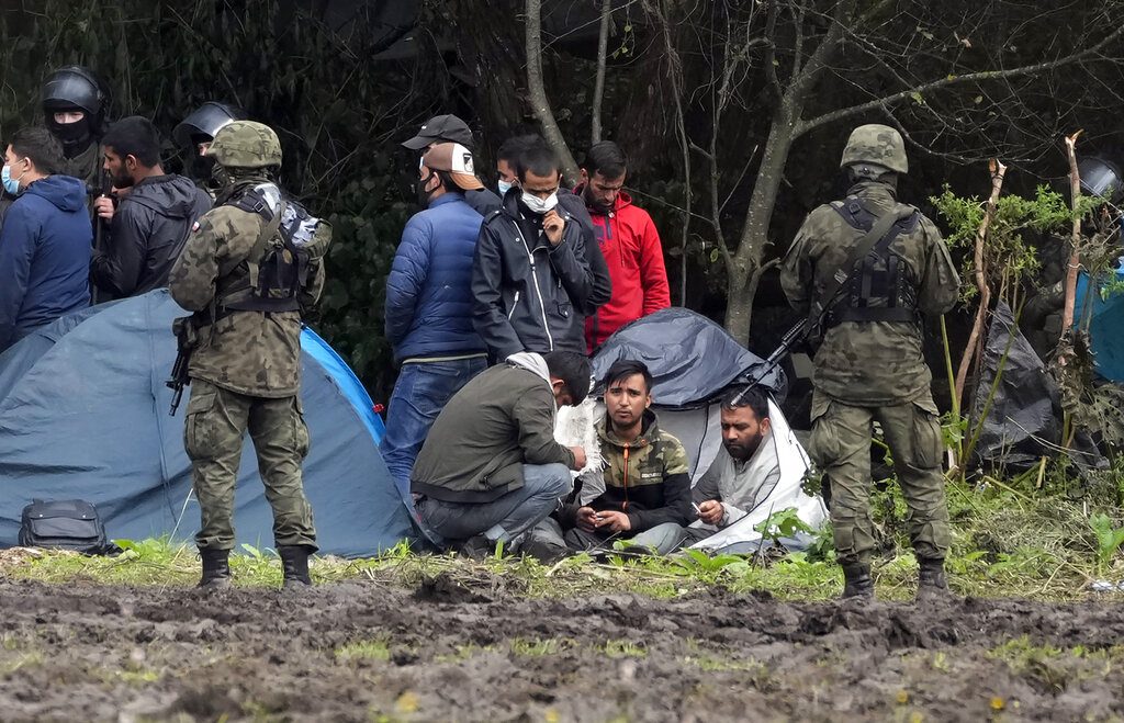 Πολωνία: Τείχος «πολεμικής επιχείρησης» κατά μεταναστών με την ανοχή της Ε.Ε.