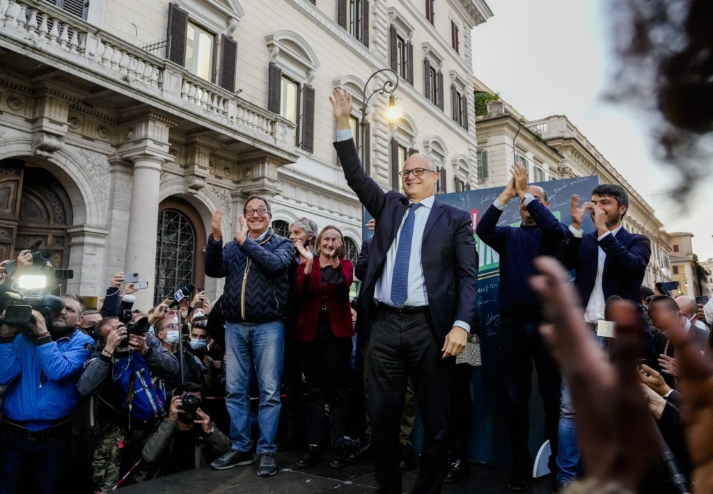 Διεθνής Τύπος: Η κεντροαριστερά θριάμβευσε στις δημοτικές εκλογές της Ιταλίας – Ο Μακρόν επαναφέρει την πυρηνική ενέργεια