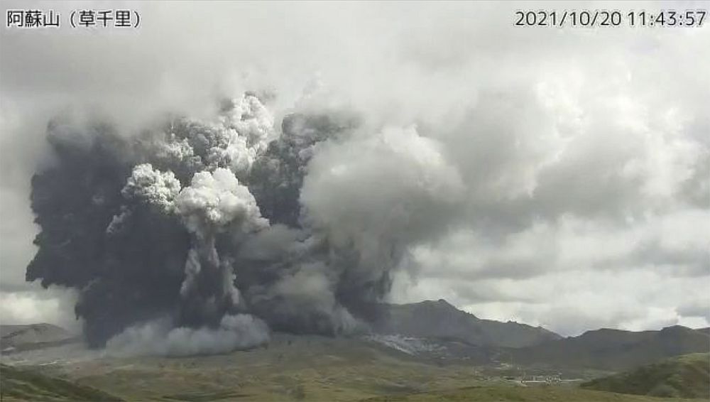 Ιαπωνία: Ηφαιστειακή έκρηξη στο Όρος Άσο – Εικόνες που κόβουν την ανάσα (Photos – Video)