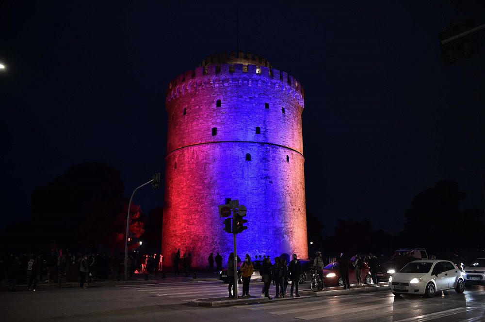 Θεσσαλονίκη: Συνέλαβαν γυναίκα-πελάτη σε μπαρ με «δανεικό» πιστοποιητικό εμβολιασμού