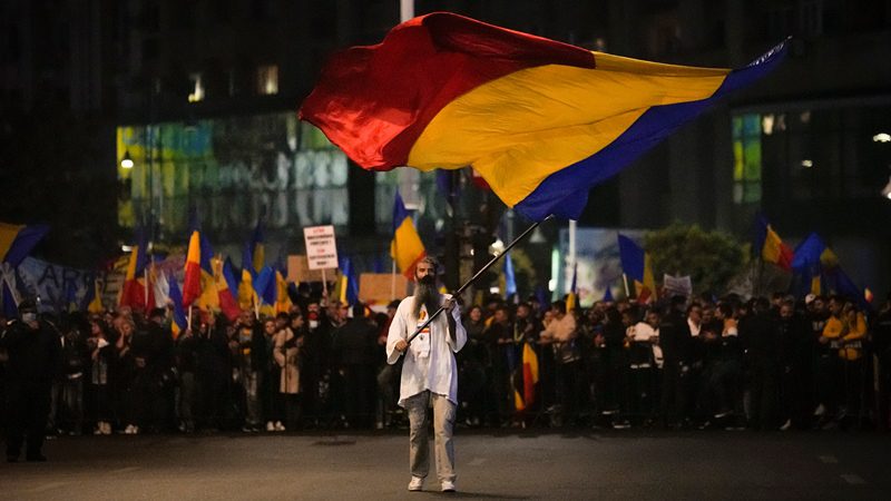 Ρουμανία: Ρεκόρ κρουσμάτων αλλά και διαδήλωση εναντίον του εμβολιασμού στο Βουκουρέστι