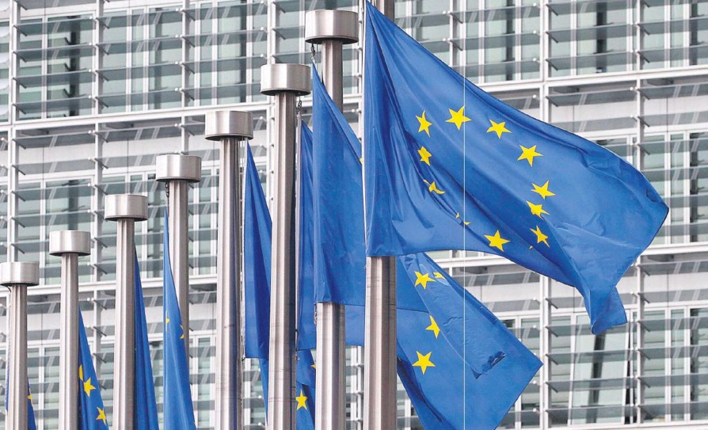 Τα λόμπι δεν αφήνουν την ΕΕ να… αγιάσει